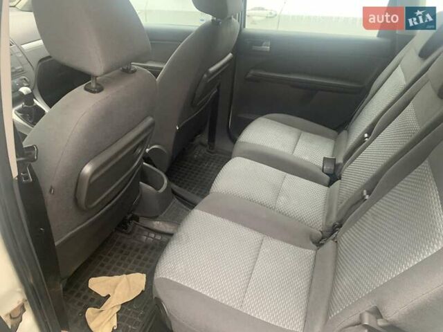 Белый Форд Си-Макс, объемом двигателя 1.6 л и пробегом 333 тыс. км за 3300 $, фото 10 на Automoto.ua