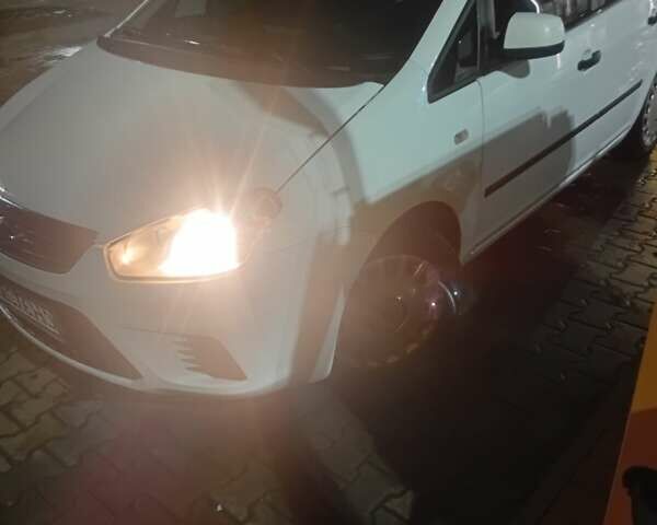 Белый Форд Си-Макс, объемом двигателя 1.56 л и пробегом 275 тыс. км за 5500 $, фото 2 на Automoto.ua