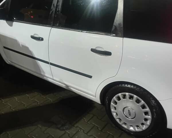 Белый Форд Си-Макс, объемом двигателя 1.56 л и пробегом 275 тыс. км за 5500 $, фото 6 на Automoto.ua