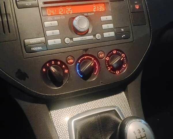 Белый Форд Си-Макс, объемом двигателя 1.56 л и пробегом 275 тыс. км за 5500 $, фото 1 на Automoto.ua