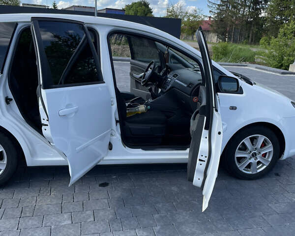 Білий Форд Сі-Макс, об'ємом двигуна 2 л та пробігом 225 тис. км за 4950 $, фото 21 на Automoto.ua