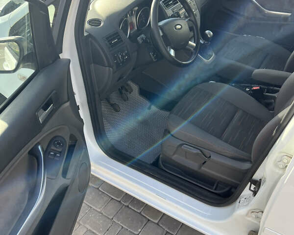 Белый Форд Си-Макс, объемом двигателя 1.8 л и пробегом 252 тыс. км за 5100 $, фото 8 на Automoto.ua