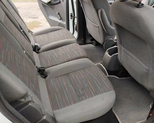 Білий Форд Сі-Макс, об'ємом двигуна 1.6 л та пробігом 270 тис. км за 6300 $, фото 18 на Automoto.ua