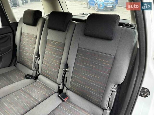 Белый Форд Си-Макс, объемом двигателя 1.6 л и пробегом 261 тыс. км за 4499 $, фото 2 на Automoto.ua