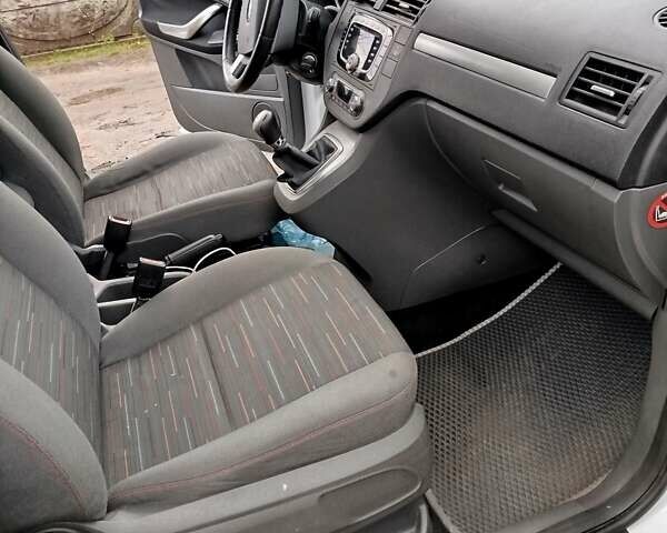 Білий Форд Сі-Макс, об'ємом двигуна 1.6 л та пробігом 270 тис. км за 6300 $, фото 17 на Automoto.ua