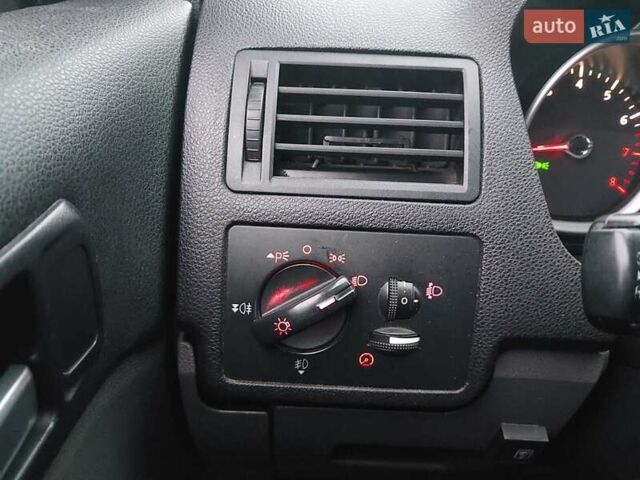 Белый Форд Си-Макс, объемом двигателя 1.6 л и пробегом 261 тыс. км за 4499 $, фото 9 на Automoto.ua