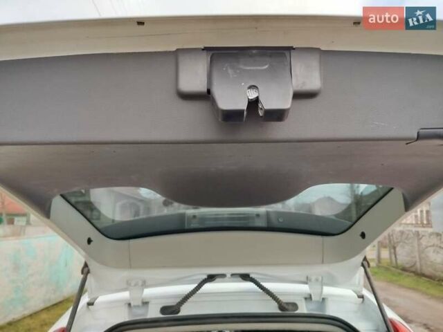 Білий Форд Сі-Макс, об'ємом двигуна 1.6 л та пробігом 270 тис. км за 6300 $, фото 22 на Automoto.ua