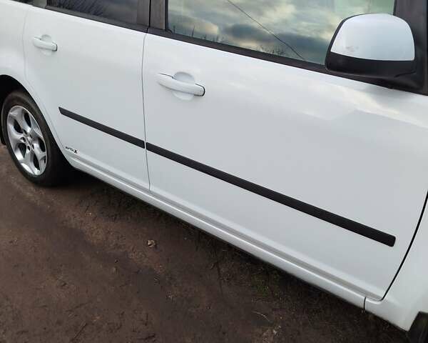 Білий Форд Сі-Макс, об'ємом двигуна 1.6 л та пробігом 270 тис. км за 6300 $, фото 6 на Automoto.ua