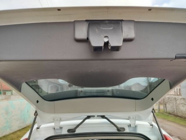 Белый Форд Си-Макс, объемом двигателя 1.6 л и пробегом 271 тыс. км за 6237 $, фото 11 на Automoto.ua