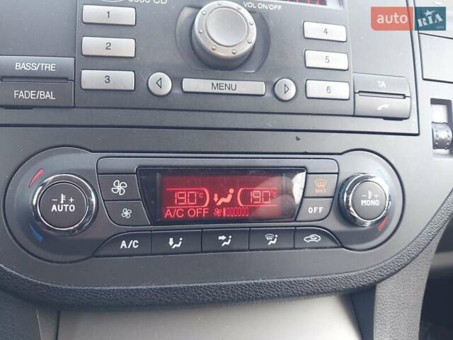 Белый Форд Си-Макс, объемом двигателя 1.6 л и пробегом 261 тыс. км за 3799 $, фото 30 на Automoto.ua