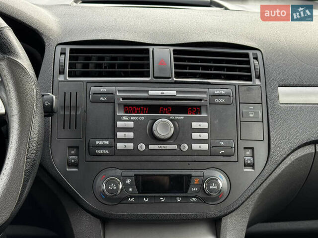 Белый Форд Си-Макс, объемом двигателя 1.6 л и пробегом 261 тыс. км за 3499 $, фото 11 на Automoto.ua