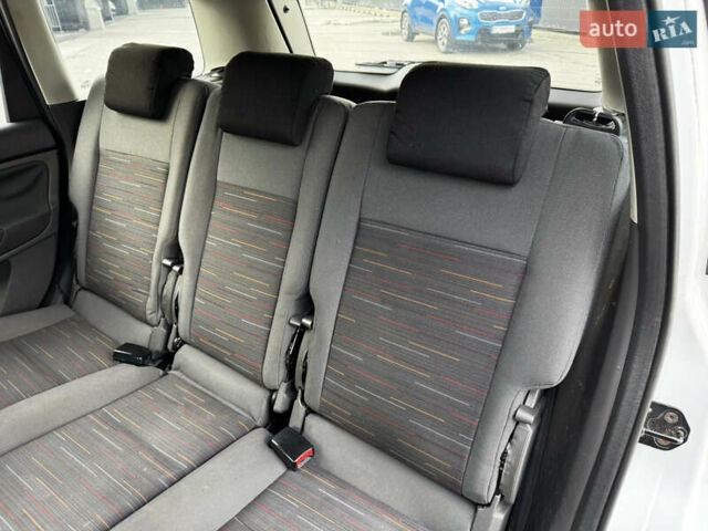 Білий Форд Сі-Макс, об'ємом двигуна 1.6 л та пробігом 261 тис. км за 3699 $, фото 17 на Automoto.ua