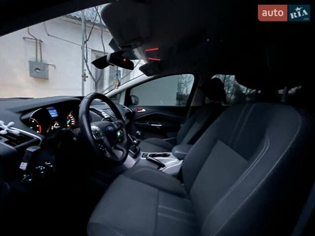 Белый Форд Си-Макс, объемом двигателя 1.6 л и пробегом 250 тыс. км за 8750 $, фото 3 на Automoto.ua