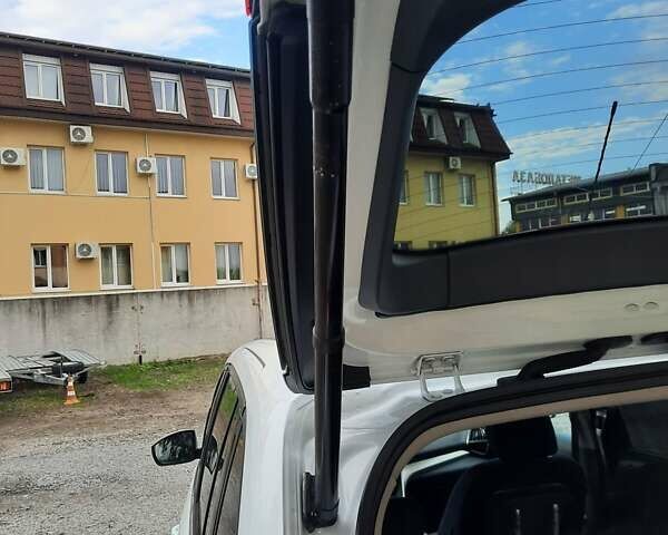 Білий Форд Сі-Макс, об'ємом двигуна 1.6 л та пробігом 218 тис. км за 7990 $, фото 34 на Automoto.ua