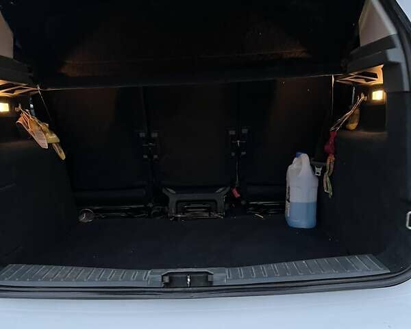 Белый Форд Си-Макс, объемом двигателя 1.6 л и пробегом 250 тыс. км за 8750 $, фото 7 на Automoto.ua