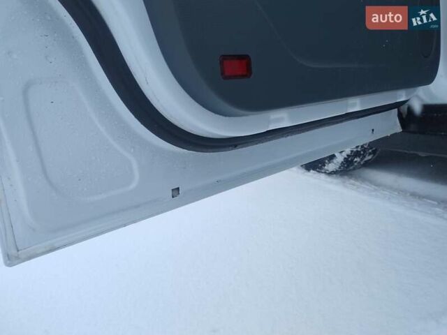 Белый Форд Си-Макс, объемом двигателя 1.6 л и пробегом 196 тыс. км за 7299 $, фото 6 на Automoto.ua