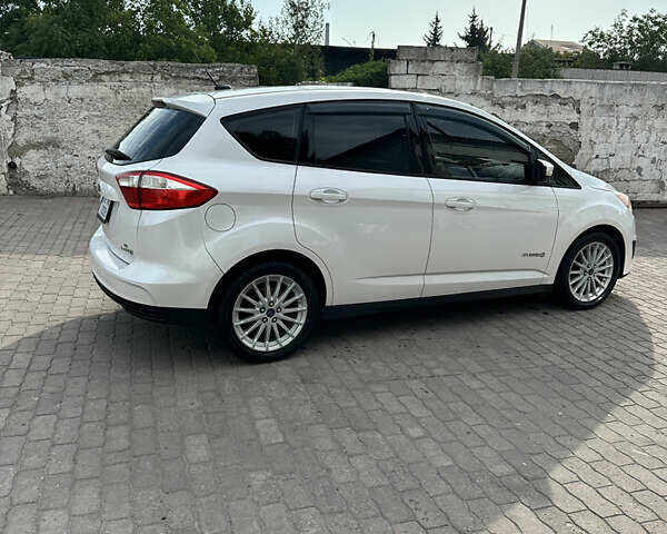 Белый Форд Си-Макс, объемом двигателя 2 л и пробегом 254 тыс. км за 8200 $, фото 3 на Automoto.ua