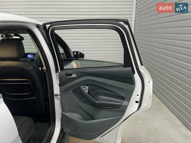 Белый Форд Си-Макс, объемом двигателя 1.6 л и пробегом 207 тыс. км за 8950 $, фото 41 на Automoto.ua