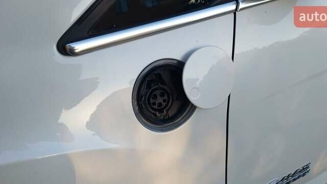 Белый Форд Си-Макс, объемом двигателя 2 л и пробегом 157 тыс. км за 12300 $, фото 10 на Automoto.ua