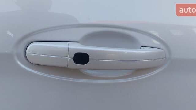 Белый Форд Си-Макс, объемом двигателя 2 л и пробегом 157 тыс. км за 12300 $, фото 6 на Automoto.ua