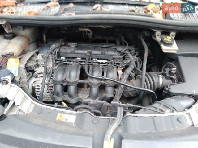 Белый Форд Си-Макс, объемом двигателя 1.6 л и пробегом 152 тыс. км за 6500 $, фото 3 на Automoto.ua