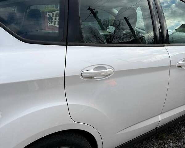 Белый Форд Си-Макс, объемом двигателя 2 л и пробегом 277 тыс. км за 9200 $, фото 2 на Automoto.ua