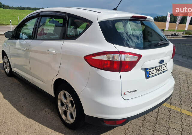 Белый Форд Си-Макс, объемом двигателя 1 л и пробегом 160 тыс. км за 7000 $, фото 1 на Automoto.ua