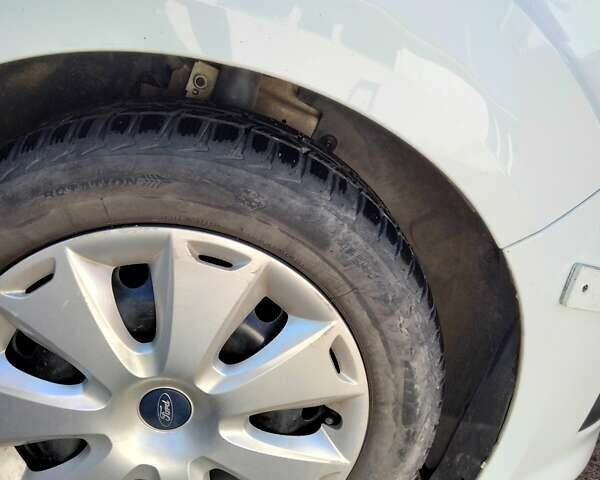 Белый Форд Си-Макс, объемом двигателя 1 л и пробегом 210 тыс. км за 6000 $, фото 23 на Automoto.ua