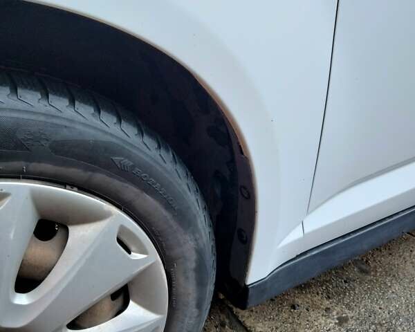 Белый Форд Си-Макс, объемом двигателя 1 л и пробегом 210 тыс. км за 6000 $, фото 24 на Automoto.ua