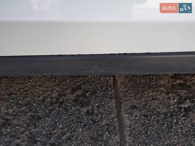 Белый Форд Си-Макс, объемом двигателя 1 л и пробегом 210 тыс. км за 6000 $, фото 21 на Automoto.ua