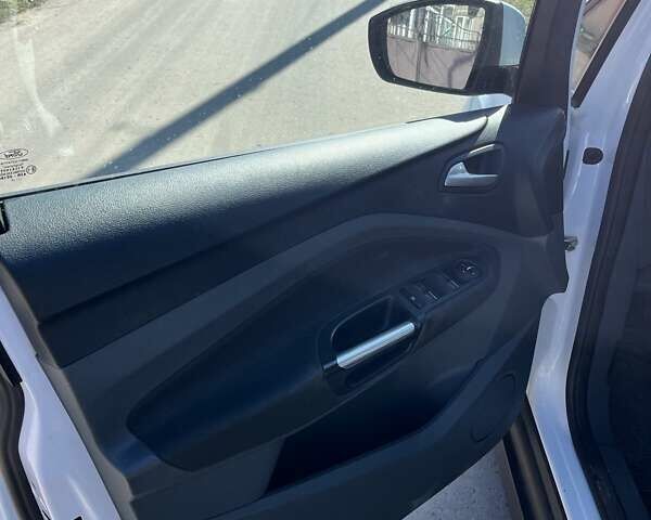 Белый Форд Си-Макс, объемом двигателя 1 л и пробегом 105 тыс. км за 7800 $, фото 4 на Automoto.ua