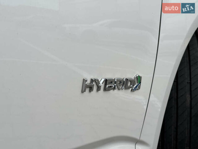 Белый Форд Си-Макс, объемом двигателя 2 л и пробегом 200 тыс. км за 10750 $, фото 3 на Automoto.ua