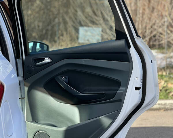 Білий Форд Сі-Макс, об'ємом двигуна 1 л та пробігом 163 тис. км за 7799 $, фото 21 на Automoto.ua