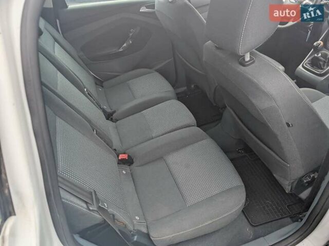 Белый Форд Си-Макс, объемом двигателя 1.6 л и пробегом 236 тыс. км за 7250 $, фото 26 на Automoto.ua