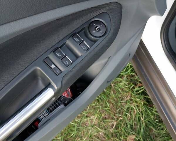 Білий Форд Сі-Макс, об'ємом двигуна 1 л та пробігом 176 тис. км за 6500 $, фото 41 на Automoto.ua
