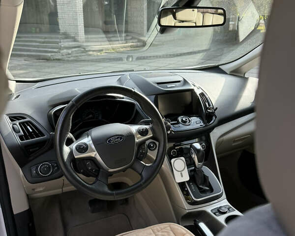 Белый Форд Си-Макс, объемом двигателя 2 л и пробегом 206 тыс. км за 10600 $, фото 6 на Automoto.ua