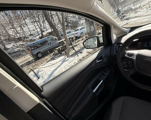 Белый Форд Си-Макс, объемом двигателя 2 л и пробегом 57 тыс. км за 14999 $, фото 14 на Automoto.ua