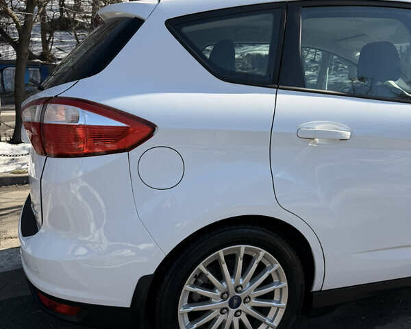 Белый Форд Си-Макс, объемом двигателя 2 л и пробегом 57 тыс. км за 14999 $, фото 35 на Automoto.ua