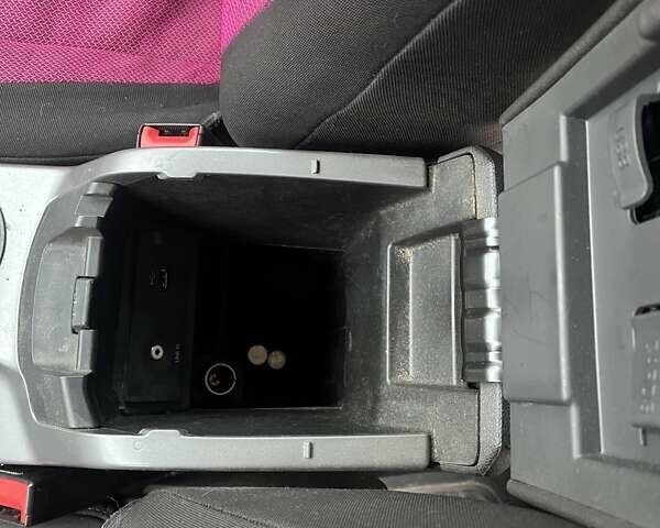 Белый Форд Си-Макс, объемом двигателя 2 л и пробегом 240 тыс. км за 8800 $, фото 25 на Automoto.ua