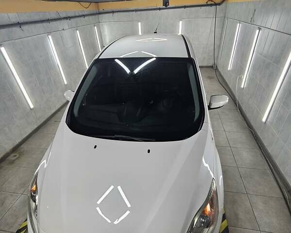 Білий Форд Сі-Макс, об'ємом двигуна 2 л та пробігом 120 тис. км за 12500 $, фото 11 на Automoto.ua