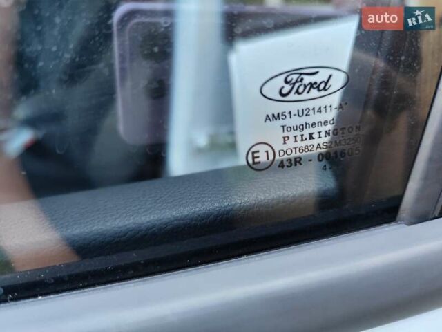 Белый Форд Си-Макс, объемом двигателя 1.56 л и пробегом 235 тыс. км за 9500 $, фото 30 на Automoto.ua