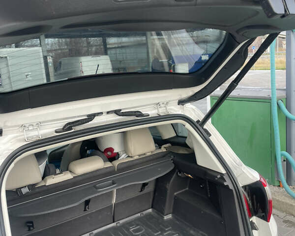 Белый Форд Си-Макс, объемом двигателя 2 л и пробегом 112 тыс. км за 14200 $, фото 7 на Automoto.ua