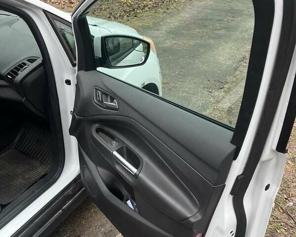 Белый Форд Си-Макс, объемом двигателя 2 л и пробегом 240 тыс. км за 8800 $, фото 11 на Automoto.ua