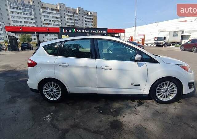 Белый Форд Си-Макс, объемом двигателя 2 л и пробегом 285 тыс. км за 12900 $, фото 1 на Automoto.ua