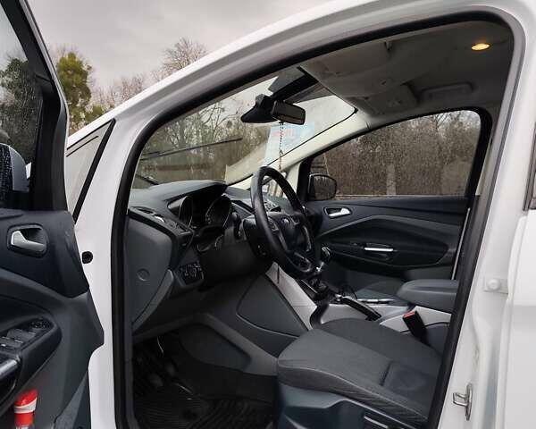 Белый Форд Си-Макс, объемом двигателя 1.56 л и пробегом 235 тыс. км за 9500 $, фото 3 на Automoto.ua