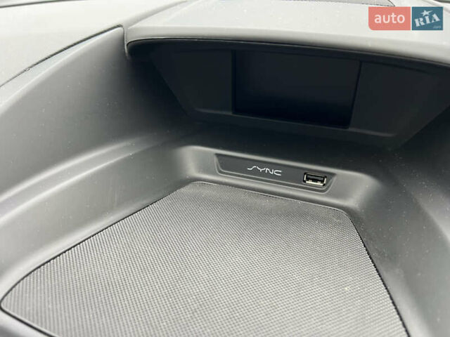 Белый Форд Си-Макс, объемом двигателя 1.5 л и пробегом 186 тыс. км за 9399 $, фото 31 на Automoto.ua