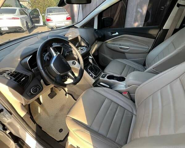 Белый Форд Си-Макс, объемом двигателя 2 л и пробегом 190 тыс. км за 13900 $, фото 6 на Automoto.ua
