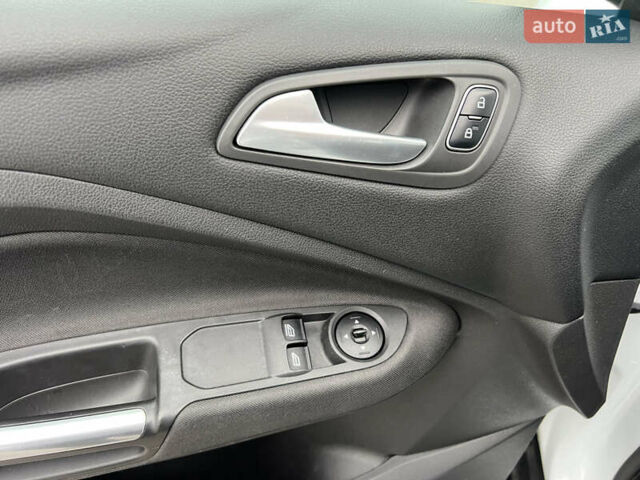 Белый Форд Си-Макс, объемом двигателя 1.5 л и пробегом 186 тыс. км за 9399 $, фото 14 на Automoto.ua