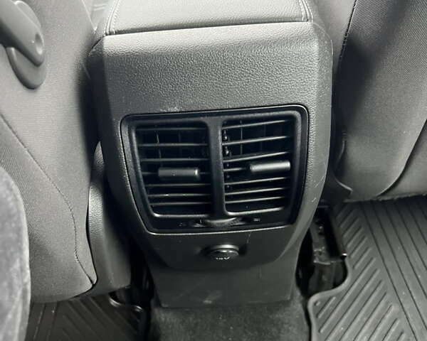 Белый Форд Си-Макс, объемом двигателя 1.5 л и пробегом 186 тыс. км за 9399 $, фото 22 на Automoto.ua