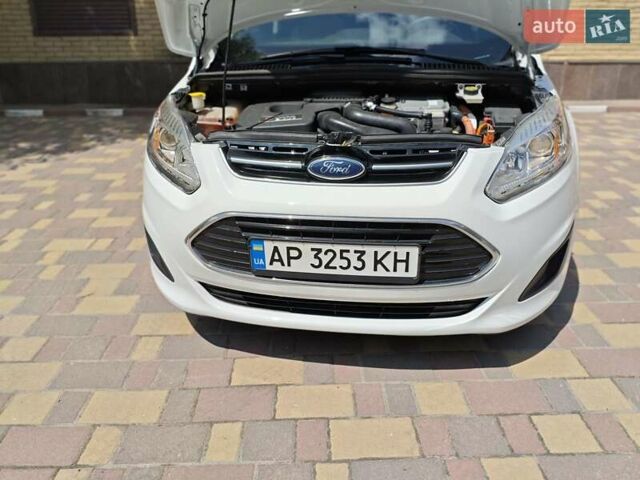 Белый Форд Си-Макс, объемом двигателя 2 л и пробегом 145 тыс. км за 13000 $, фото 2 на Automoto.ua